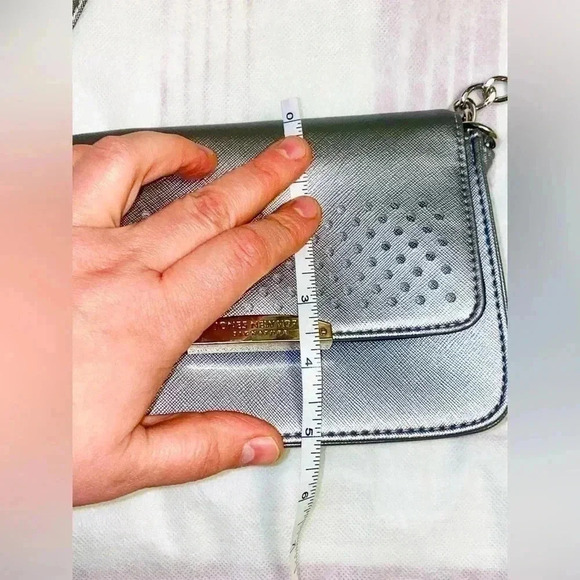 🏵️Jones New  York Signature tiny silver bag 🏵️ - Picture 7 of 10